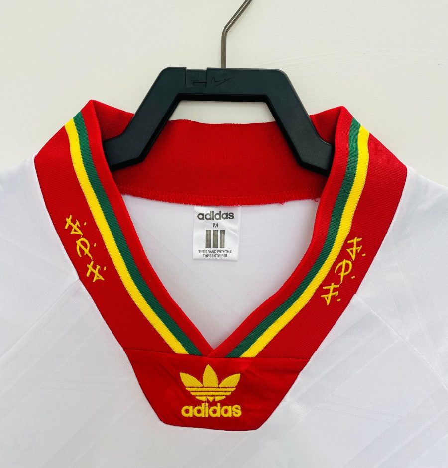 maillot-exterieur-du-portugal-edition-vintage-saison-1992 Maglia away del Portogallo edizione vintage stagione 1992