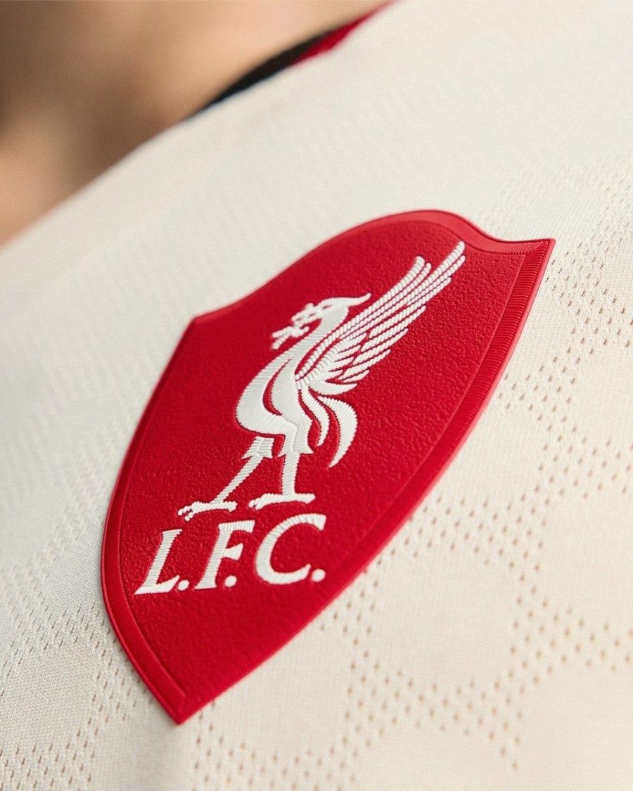 maglia away Liverpool stagione duemilaventicinque duemilaventisei tenuta ufficiale