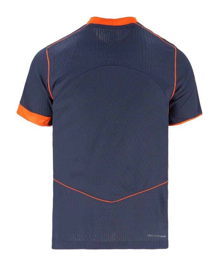 maillot-third-de-l-inter-milan-saison-2025-2026-couleur-alternative-avec-ecusson-du-club maglia third dell'Inter Milan stagione 2025 2026 colore alternativo con stemma del club