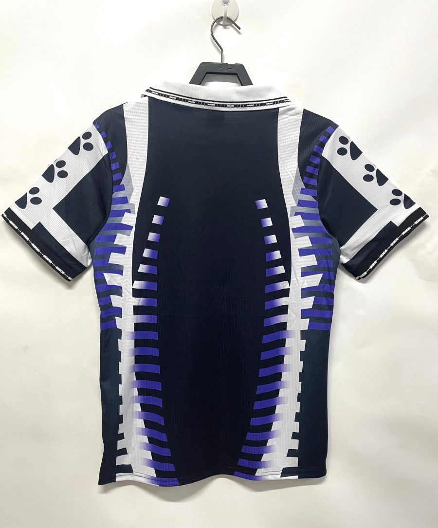 Maglia third vintage del Real Madrid stagione millenovecentonovantasette millenovecentonovantotto