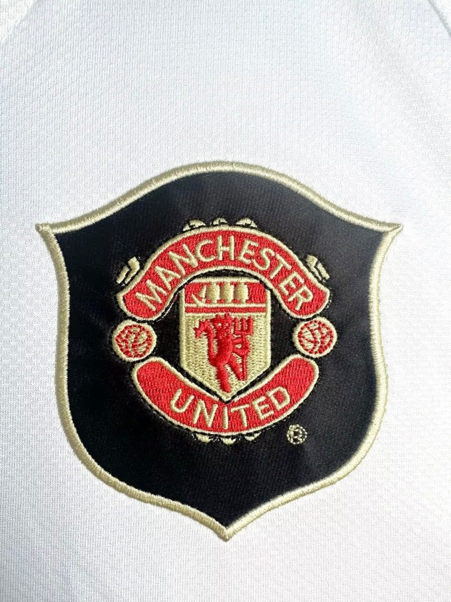 Divisa da calcio Manchester United rossa modello esterno vintage