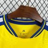 tenue-de-football-suedoise-a-domicile-2026-maillot-bleu-et-jaune divisa di calcio svedese in casa 2026 maglia blu e gialla