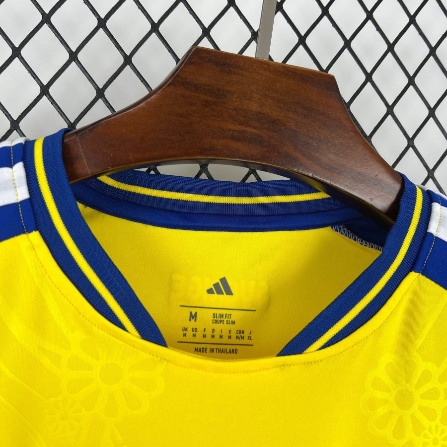 tenue-de-football-suedoise-a-domicile-2026-maillot-bleu-et-jaune divisa di calcio svedese in casa 2026 maglia blu e gialla