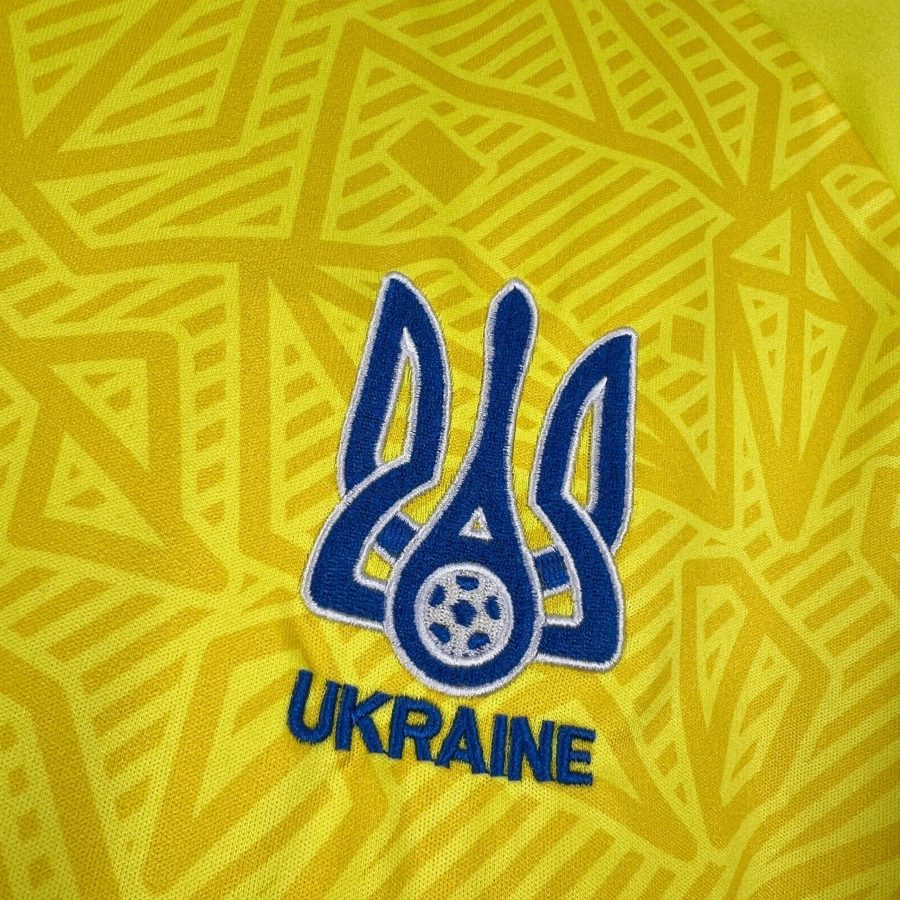 tenue-de-match-ukraine-domicile-2026-maillot-de-football divisa da partita Ucraina home 2026 maglia di calcio
