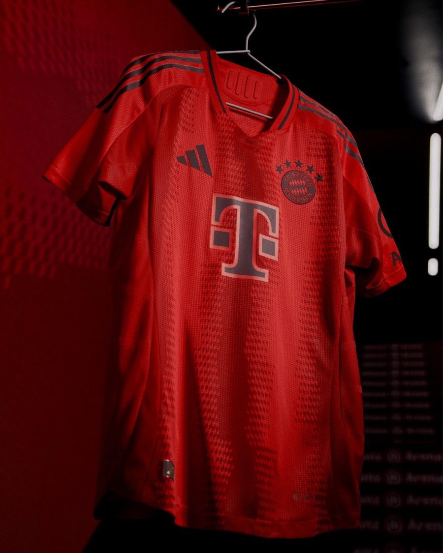 tenuta ufficiale Bayern Munich Home edizione 2024 2025