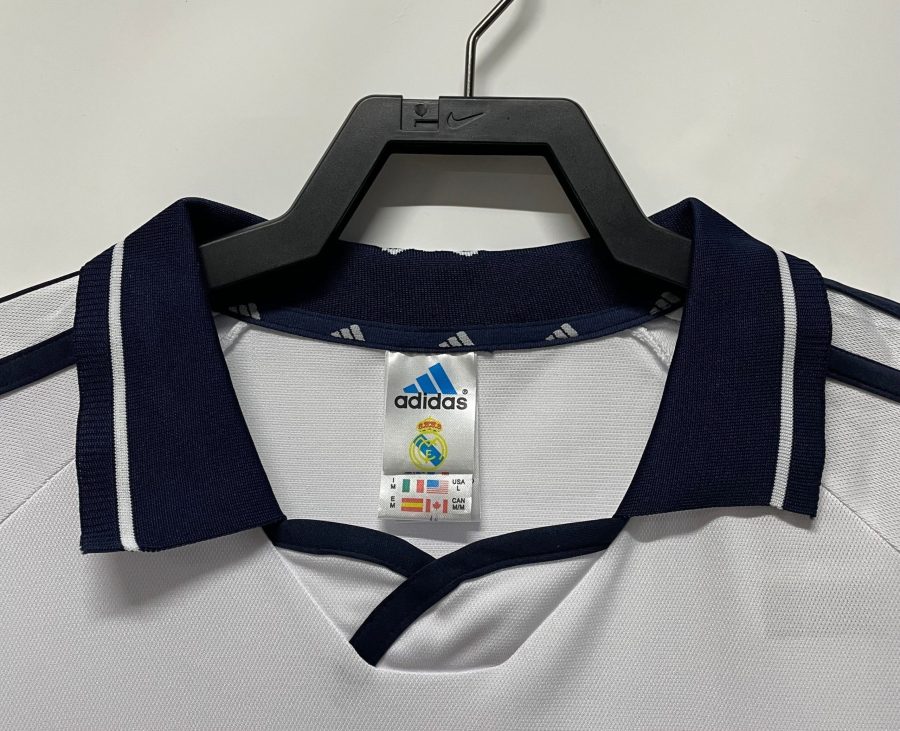 tenuta ufficiale Real Madrid Home edizione vintage