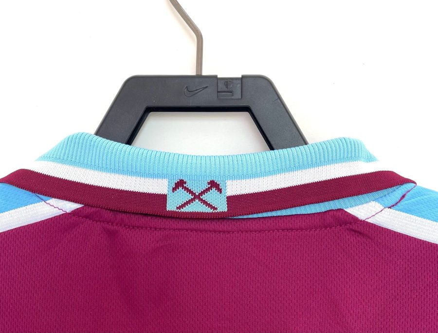 tenue-officielle-west-ham-a-domicile-debut-annees-2000 divisa ufficiale West Ham Home inizio anni 2000