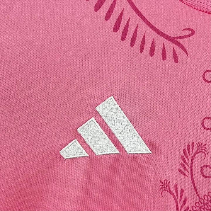 02a012b030fb4108d5fdd6ce294afe0f.jpg Maglia Algeria 2025-2026 Rosa Premium