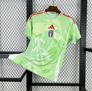 10017292-6607-4772-BB03-638F6EA34303.jpg Maglia Italia Concept 2025