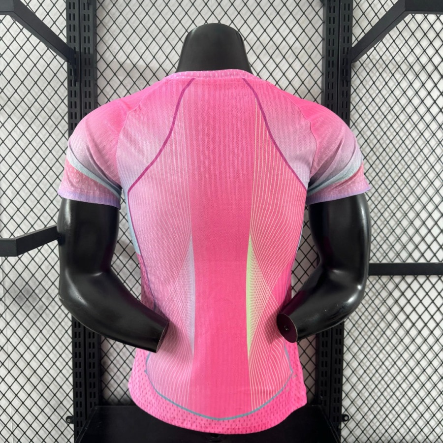1808d5d0029400aa5fb9d035af66cca9_fdef5f14-15ff-45cb-b520-be15c4aefb86.jpg Maglia Barcellona 25/26 Rosa Special Player