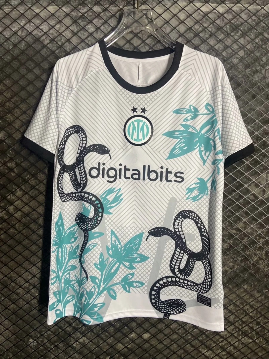 1e9d5383-d9a5-43b7-89d4-b00ba341a18a_dc011f98-614b-4c3f-915e-c11dbeebb430.jpg Maglia Inter Milano 2024/25 Speciale Serpente