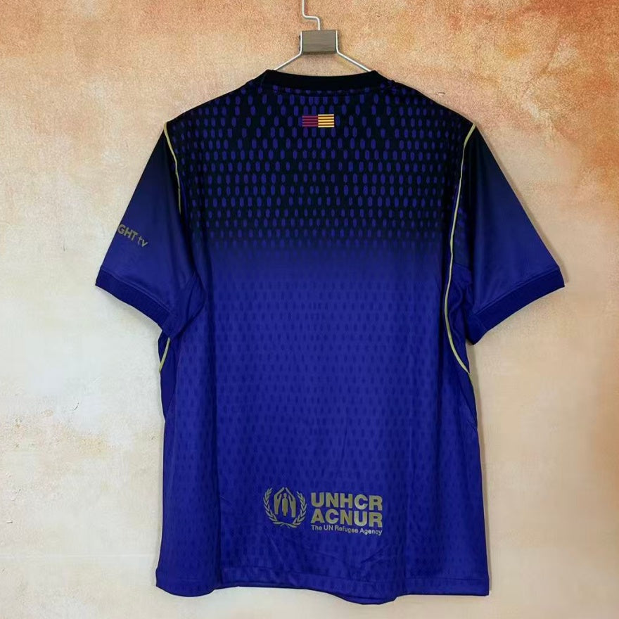 31fad7f93bc9fe9a7489667d75cc3ef0.jpg Maglia FC Barcellona 26/27 Edizione Speciale Viola