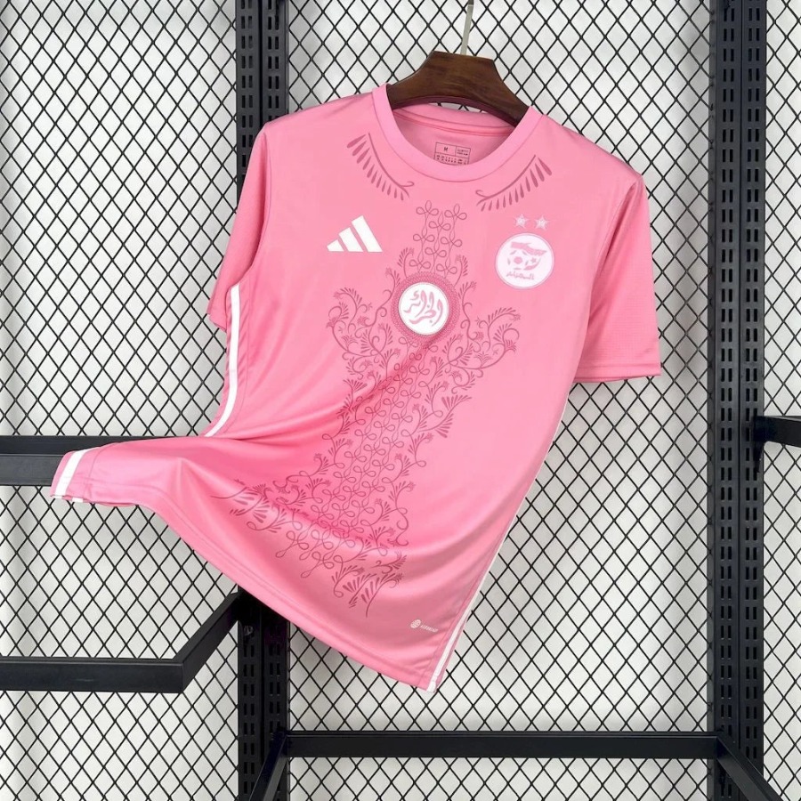 32ea9d2baac56aa9d91463fc21d8194c.jpg Maglia Algeria 2025-2026 Rosa Premium