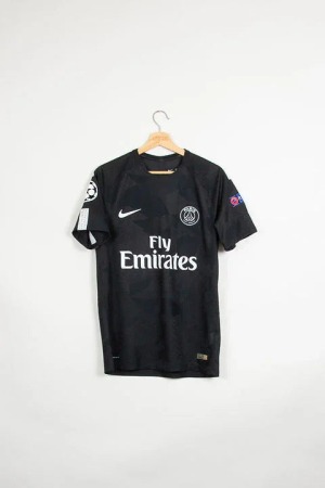 37632B43-C734-44D2-9382-D802421937A2.jpg Maglia Paris Saint-Germain 2017-2018 Originale