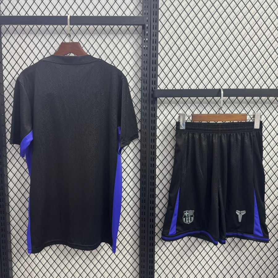 45e2adf42bc65dc3b2345e6e518e5fad.jpg Maglia Barcellona Fourth 2025/26 Adulto