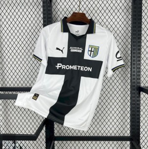 5ABA736E-8F15-4774-82F8-18E8304E60F4.jpg Maglia Parma Home 2025/26