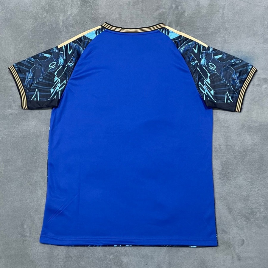 675a1a8855b7dcaa09de988308994e1d_b9302568-2240-4aab-8a0c-04568b6c6dee.jpg Maglia Giappone 25/26 Anime Edition Blu Premium