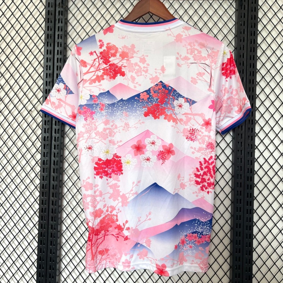 6aa52cbc70b81529214bdac2da6fadc5_45a2a38e-61a1-479d-b0d2-137aa83424c0.jpg Maglia Giappone 25/26 Edizione Speciale Rosa
