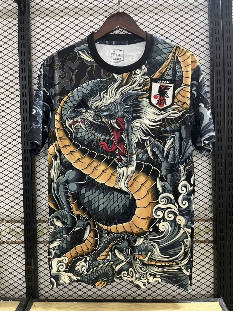 7578d6c6-a5e0-4f34-bd84-4e355ab9a1fc_7a4262c4-8785-4e91-a6c8-16a177d87b65.jpg Maglia Giappone 24/25 Nero Premium