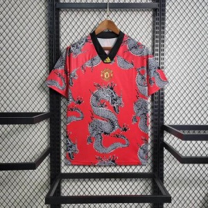 76D86723E57E14BEFEC6E59BE47384F1_540x_8f66707a-0066-4af1-89c9-02258eb91a91.jpg Maglia Manchester United Retro 2019-2020 Drago