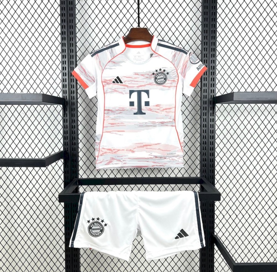 77B688BB-136A-45A2-9E8B-78E497C0C258.jpg Maglia FC Bayern Monaco Away 2025/26 Bambino