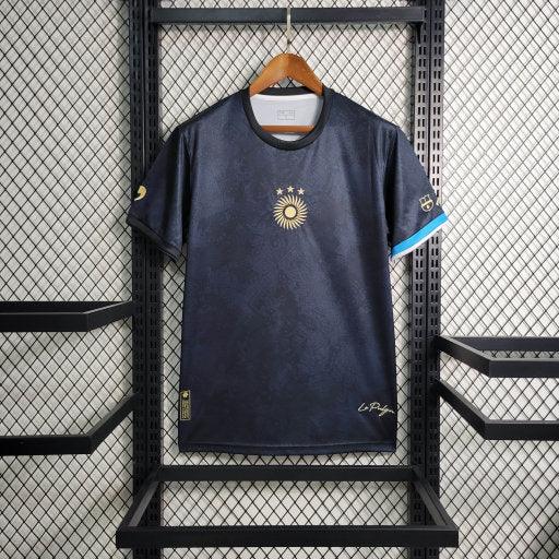 7865F7ACE71BED5E7B4D9DD5BBD32815_540x_49febc15-9e0c-4b51-8d99-c4738e85e751.jpg Maglia Argentina 2023-24 La Pulga Nero Edizione Speciale