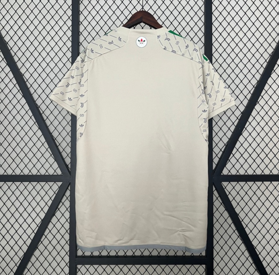 80058B9F-E628-4D24-9C7E-BA3324980064.jpg Maglia Juventus 2024/25 Concept