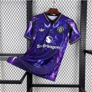 8133702C-5E0B-4370-984C-48361E4783A7.jpg Maglia Manchester United 2025/26 Concept