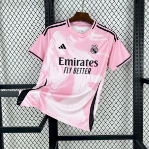 8256a8b63b9fd36236e6c0cdb144a503_1.jpg Maglia Real Madrid Concept Rosa & Bianco 2025