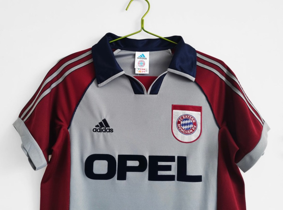 8B22F46D-3795-47B9-92DA-34CD21AAEA63.jpg Maglia FC Bayern Monaco Third 1998/99
