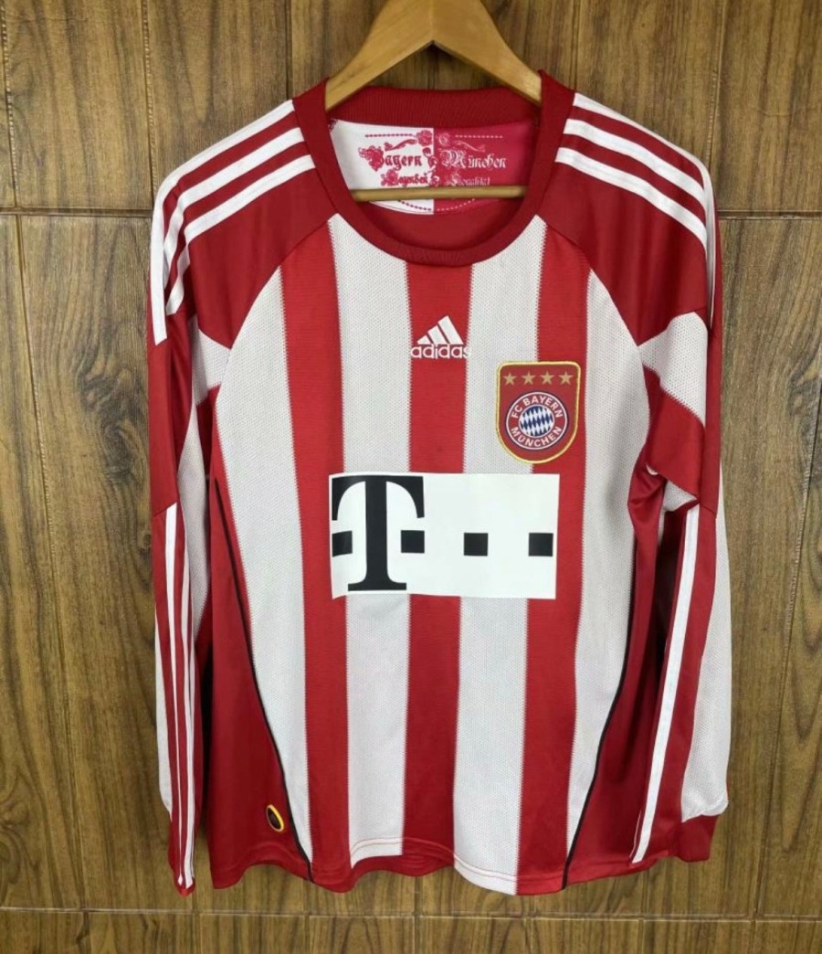 8F5F553E-CF91-42F6-8CEF-93F497939018.jpg Maglia FC Bayern Monaco Home 2010/11 Maniche Lunghe