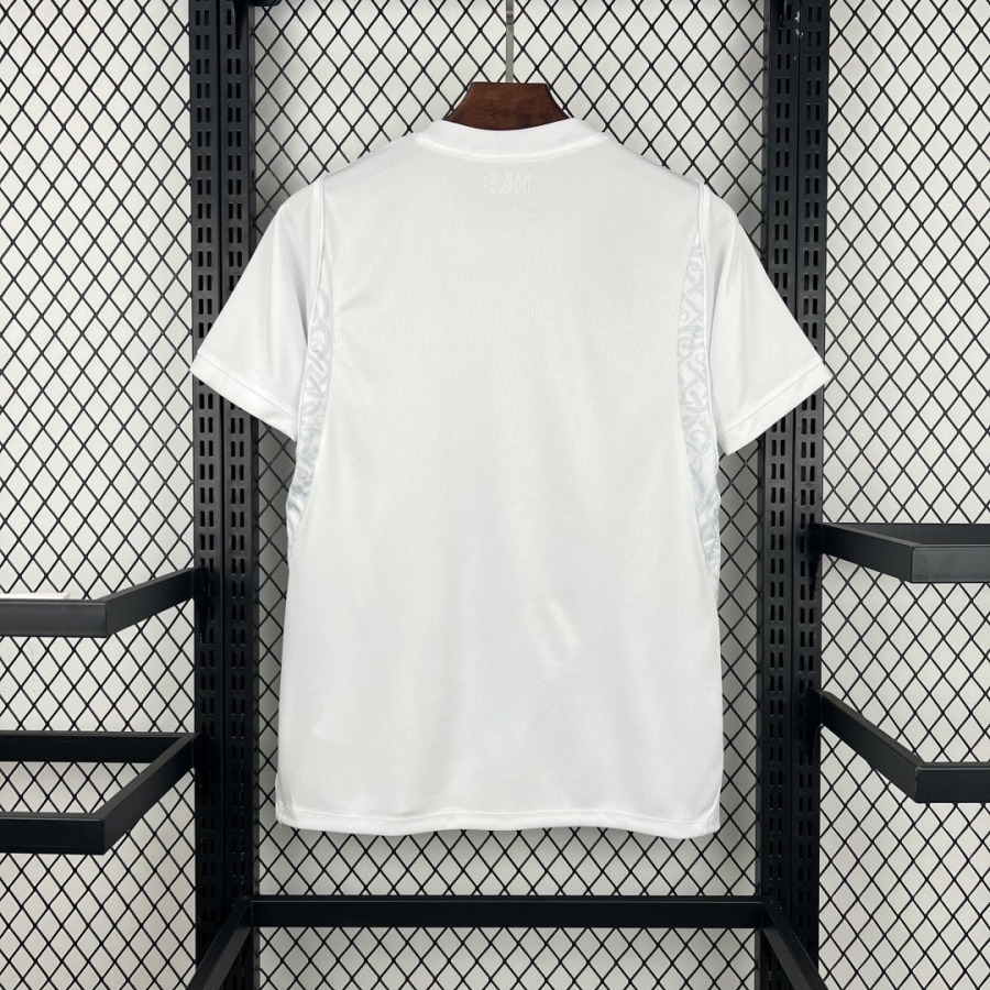 8ead0e0ed53ea8966f19f5049d7571f6.jpg Maglia Norvegia 2026 Bianca
