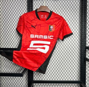 92EF94AB-7982-4C63-BC3D-2EEBE82C4A04.jpg Maglia Stade Rennais Home 2024/25