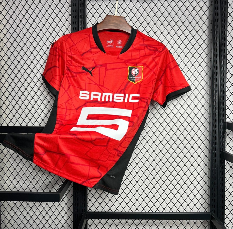 92EF94AB-7982-4C63-BC3D-2EEBE82C4A04.jpg Maglia Stade Rennais Home 2024/25