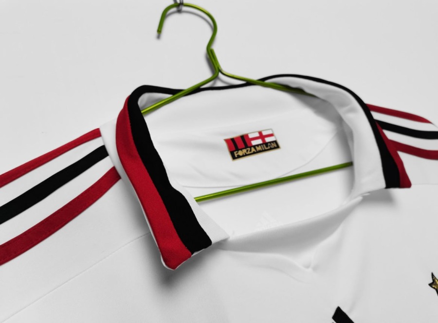 9712D6C9-6AC0-4559-BDC9-ABB00E5ACD26.jpg Maglia AC Milan Away 2009/10