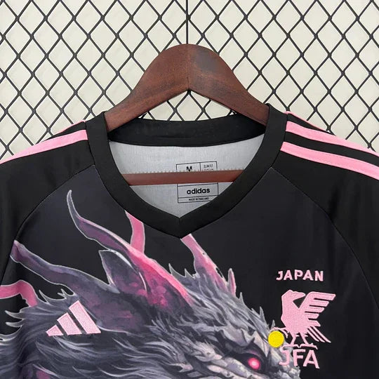 B05889A4-7F03-4087-BDD9-546F6D34EFCE_540x_a0aeb57b-28cf-4706-ae2a-dab249ad77b8.jpg Maglia Giappone 2023-2024 edizione speciale drago