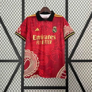 BC1019AC-9665-4CC0-8109-B3DE2C2C6CDA_540x_dd5ffa2c-32a2-49c4-96bc-5625fac4cecf.jpg Maglia Real Madrid Concept Drago 2024/25