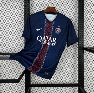 CC083224-255E-4228-8BED-EB3B487AF78F.jpg Maglia PSG Home 2025/26 Due Stelle