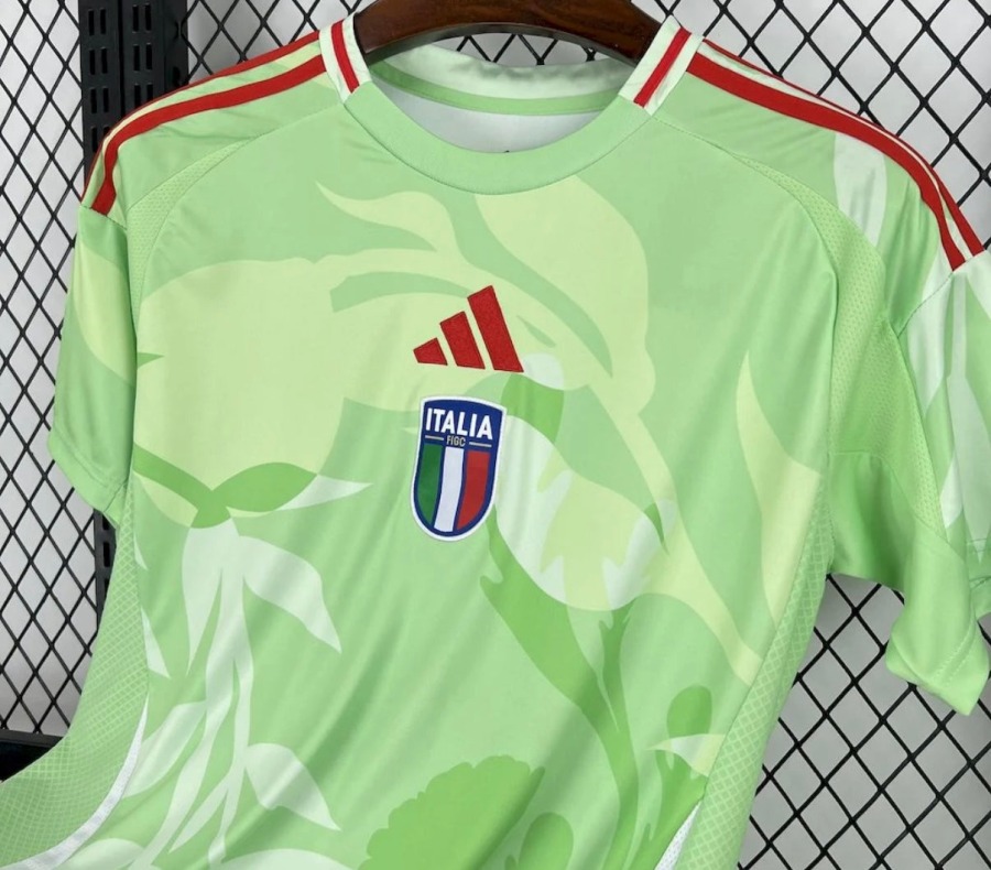 DC249656-2D66-4E26-8A76-7A6CE17E8793.jpg Maglia Italia Concept 2025