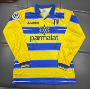 E92BB4A2-81F1-459B-9E25-8ED49FA34522.jpg Maglia Parma 1998/99 Home Maniche Lunghe