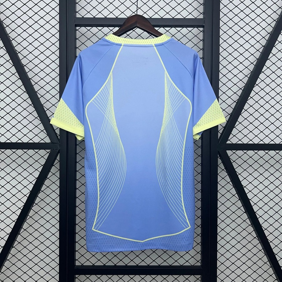 FCBarceloneConceptMauve25_26flocage_jpg.jpg Maglia Barcellona 25/26 Edizione Speciale Azzurro Cielo