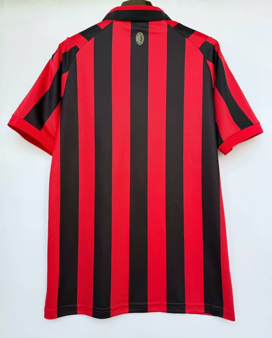 WhatsAppImage2024-12-28at13.35.11_1_703ff0a0-6f46-4057-af85-84abf3ecdb45.jpg Maglia AC Milan 2024/25 Edizione Speciale