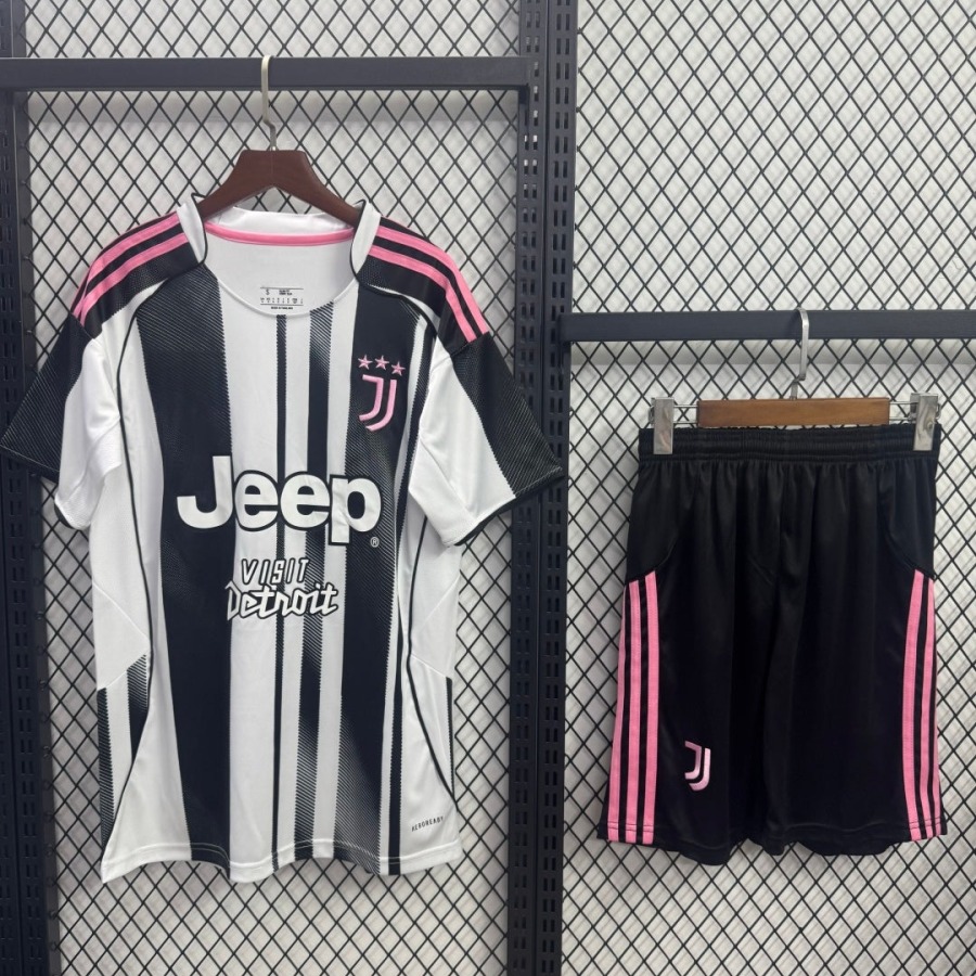 a09129d79846c2a1aba371ba1f938c86.jpg Maglia Juventus Home 2025/26 Adulto