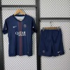 c2903ab57a3edf3f2c2c47dce033dfaa_8ab23bb1-864d-412d-b86e-53eb86b1a6cf.jpg Maglia PSG Home 2025/26 Adulto