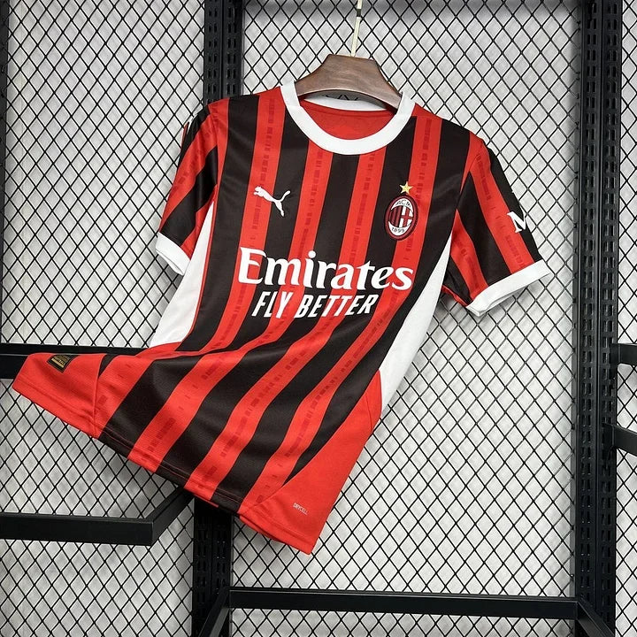cbcd01d97906f7e9ba9f0c88ac7add3e.jpg Maglia AC Milan 2024/25 Football Premium