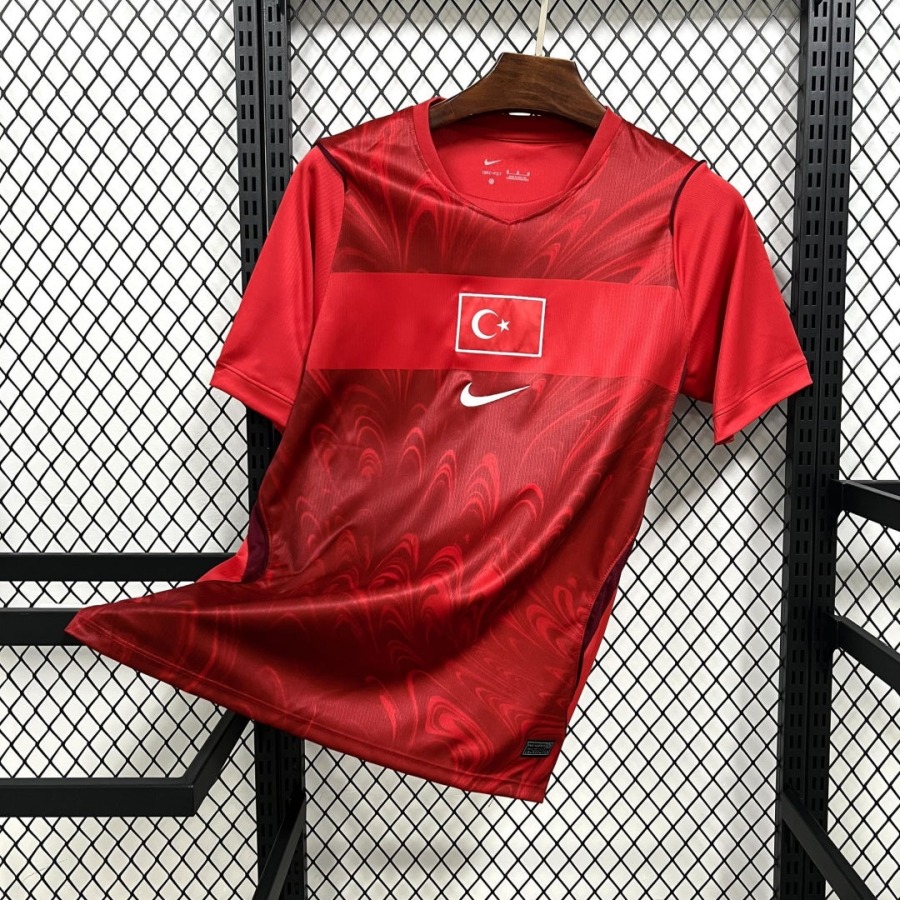 cfadab90db8cc875b8e69a962c965fd9_02f4927e-b1b3-4710-b2ac-ffad6a203531.jpg Maglia Turchia Home 2026