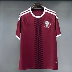f3edaf1bfa5f16a73ba6055f860e1ece.jpg Maglia Qatar Home 2025/26