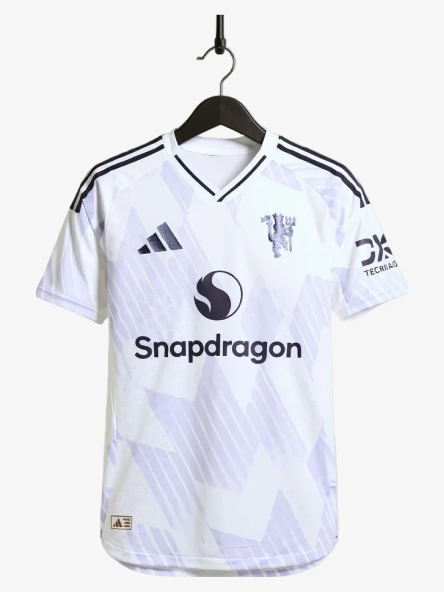 maillot-manchester-united-exterieur-2025-2026-2 studio v12 Maglia Manchester United Away 2025-2026