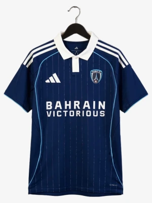 maillot-paris-fc-domicile-2025-2026 studio v12 Maillot Paris FC Domicile 2025-2026